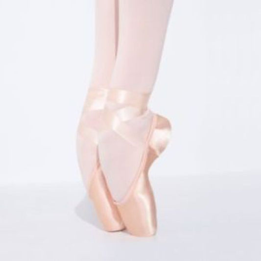 Airess Pointe Shoe with #7.5 Shank and Tapered Toe Box
